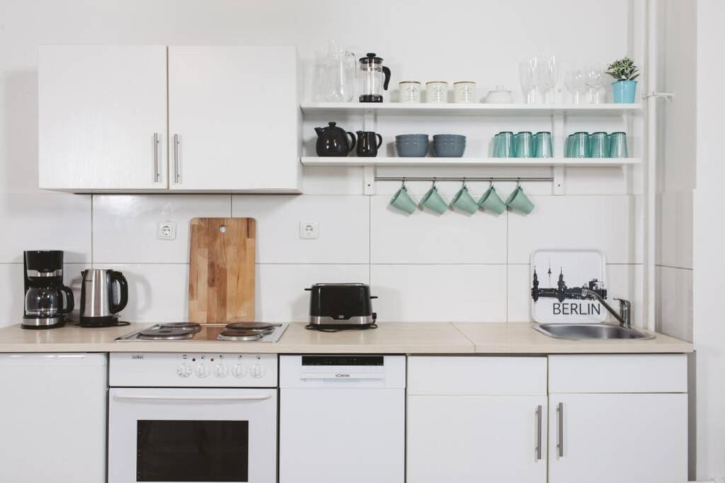 City Apartment Near Shooping Center, 6 Guests Berlin Bagian luar foto