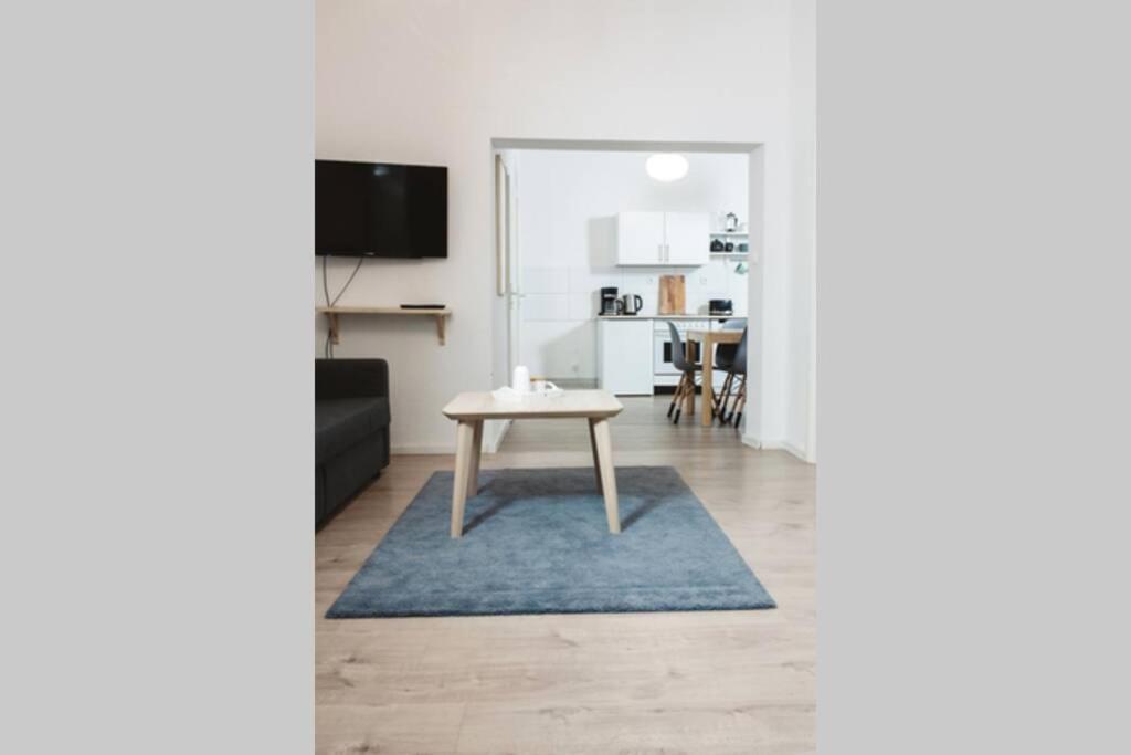 City Apartment Near Shooping Center, 6 Guests Berlin Bagian luar foto