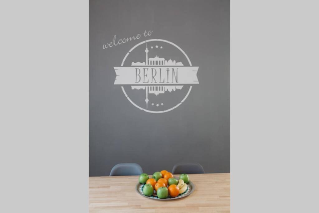 City Apartment Near Shooping Center, 6 Guests Berlin Bagian luar foto