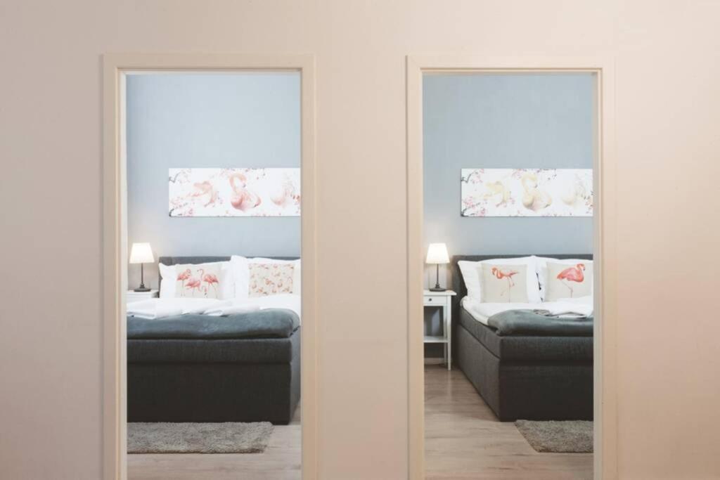 City Apartment Near Shooping Center, 6 Guests Berlin Bagian luar foto